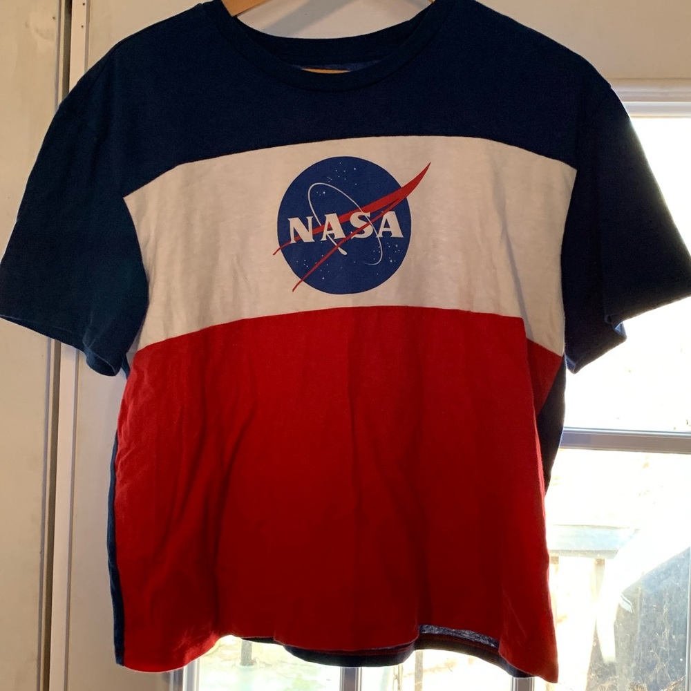 Chemistry- Womens size 1X, short sleeved NASA tee. Worn once.